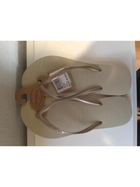 Havaianas Slim Flip Flops - Beige with Metallic Straps
